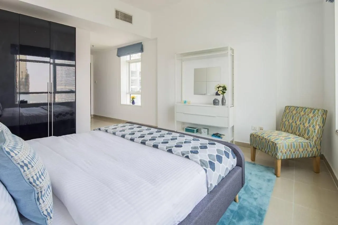 Frank Porter - Lake City Tower Apartment Dubai