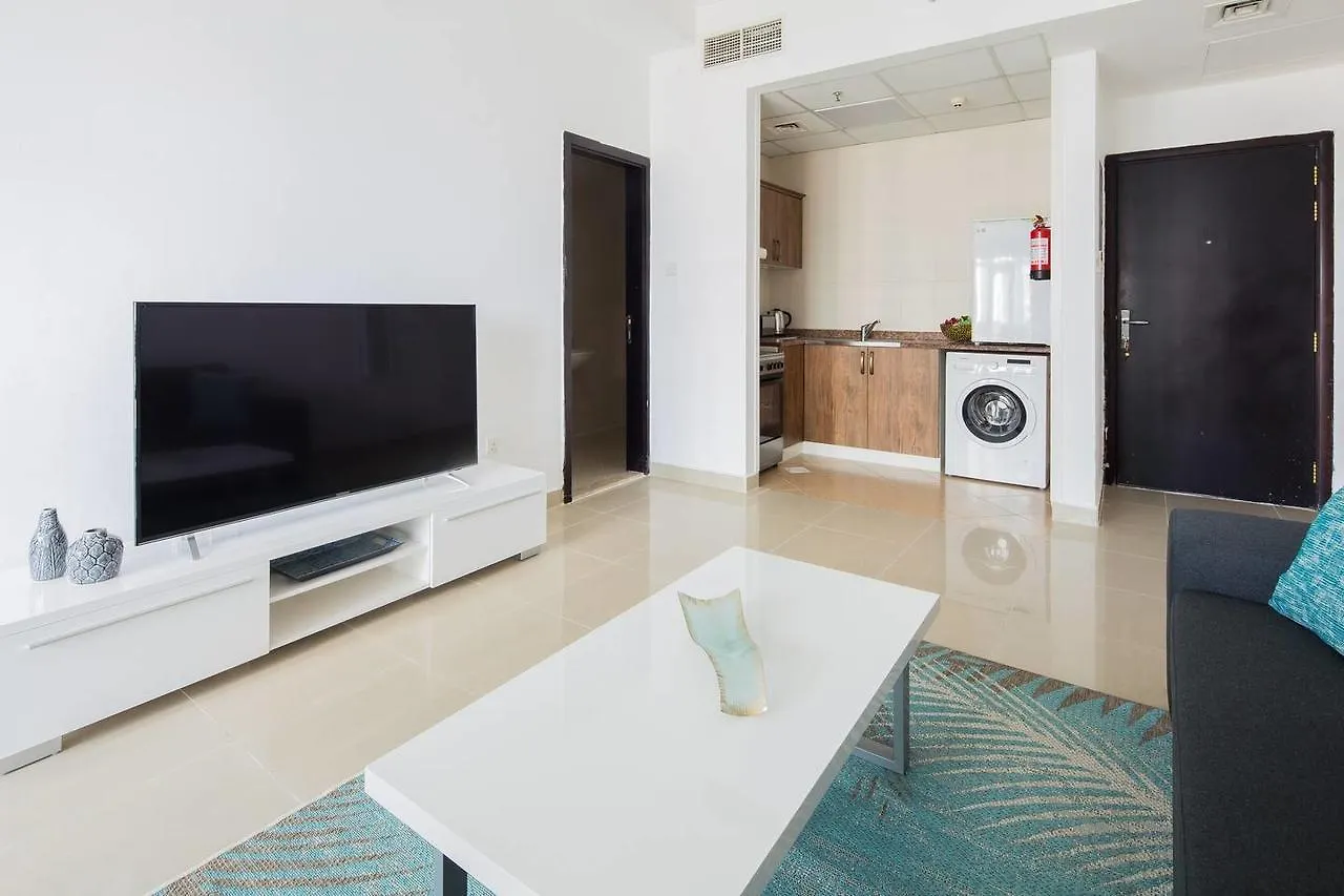 Frank Porter - Lake City Tower Apartment Dubai