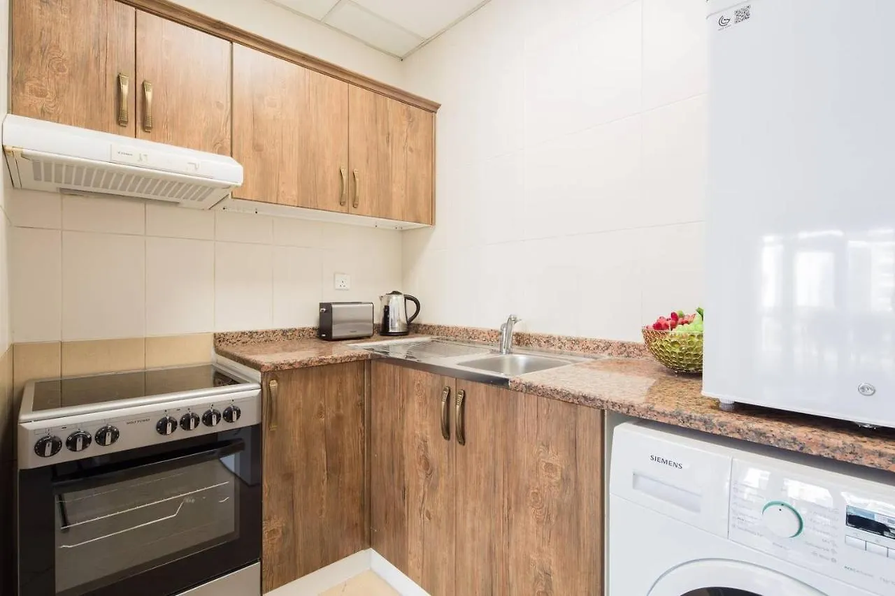 Frank Porter - Lake City Tower Apartment Dubai United Arab Emirates